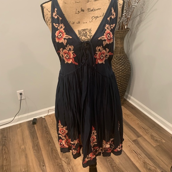 Free People embroidered Aida slip dress size small - Picture 6 of 6